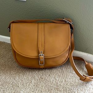 Coach VINTAGE Legacy 9824 Tan
Leather Crossbody Bag